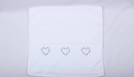 Daisy Heart embroidered hand towel. Code HT-DAI/HEA